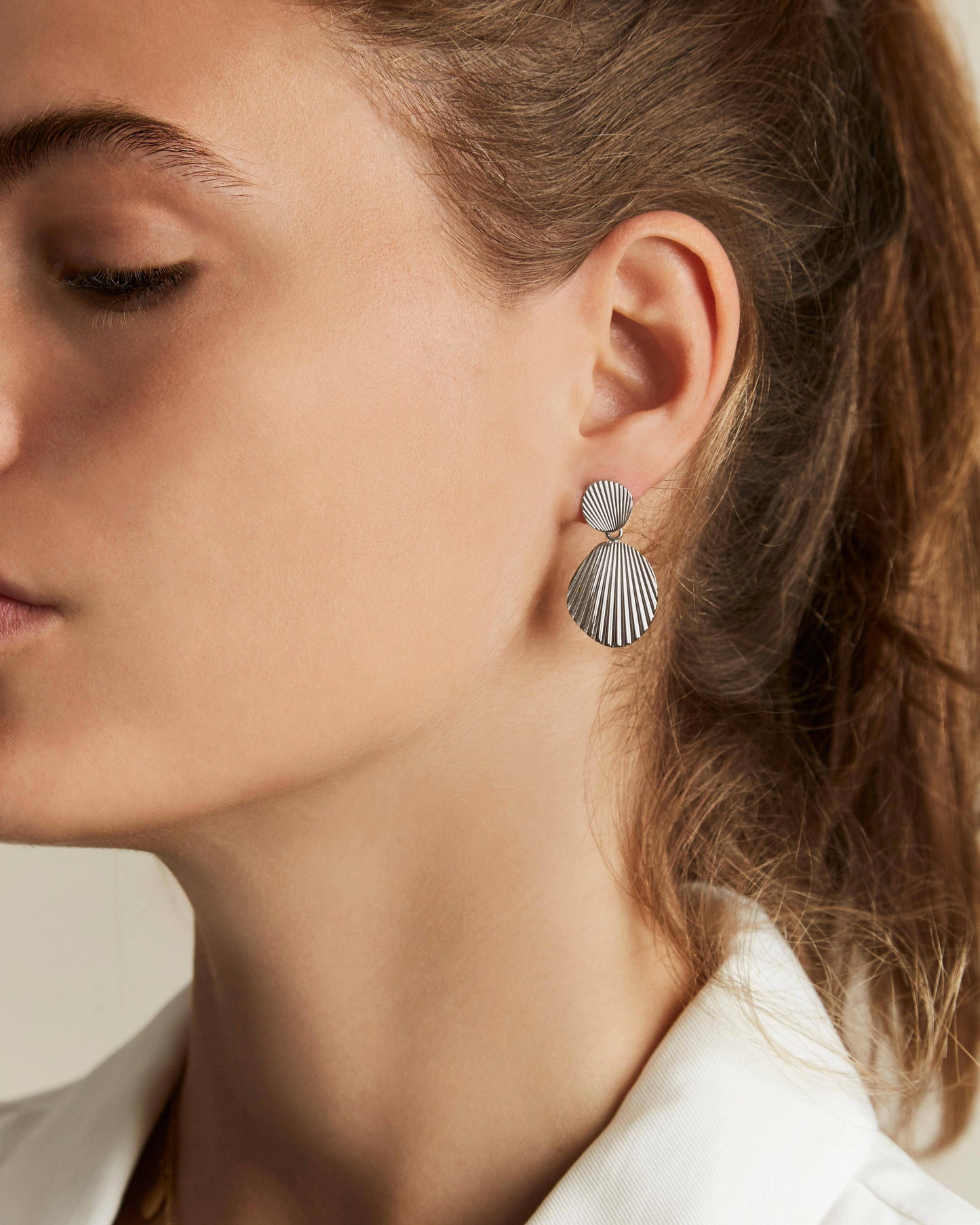 ROSEFIELD Ohrringe Doppelstecker Muscheloptik Silber