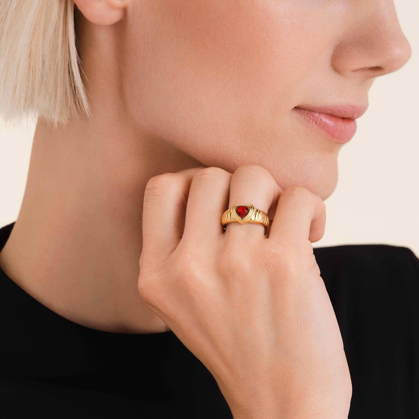ROSEFIELD Ring Ridged Heart Ring Ruby Größe 52 Gold JRRH52G-J999