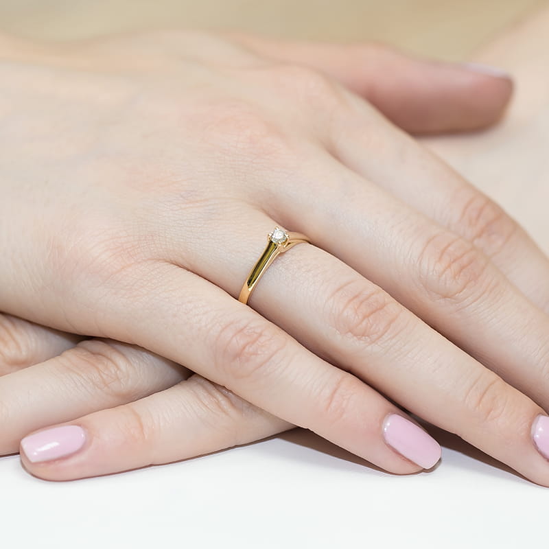 Diamant-Ring Echtgold Solitär 0,10 ct – Tragebild