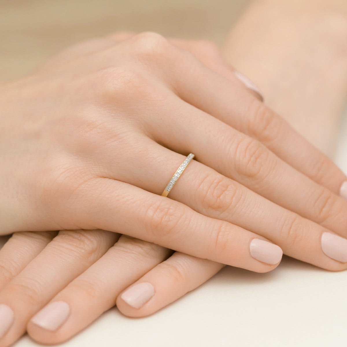 Diamant-Ring Echtgold Halbmemoire 0,085 ct – Tragebild