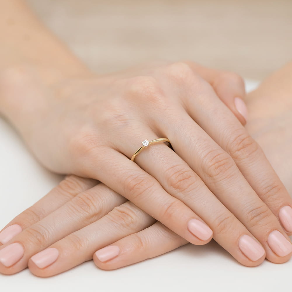 Diamant-Ring Echtgold Solitär ab 0,01 ct – Tragebild