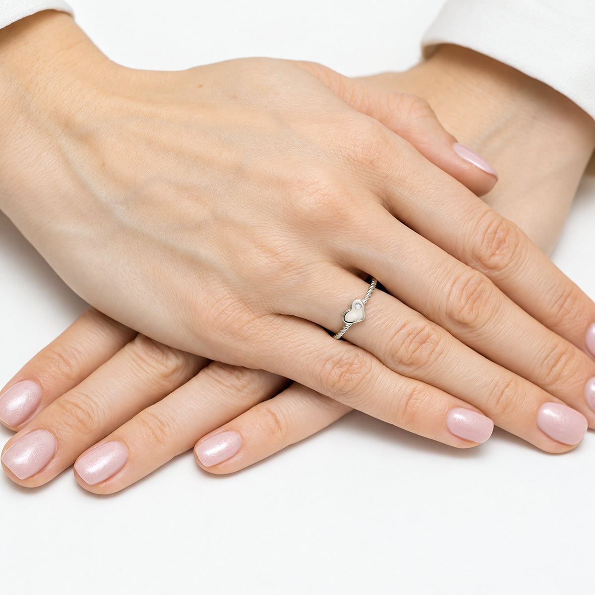 Diamant-Ring Echtgold Herz 0,03 ct – Tragebild